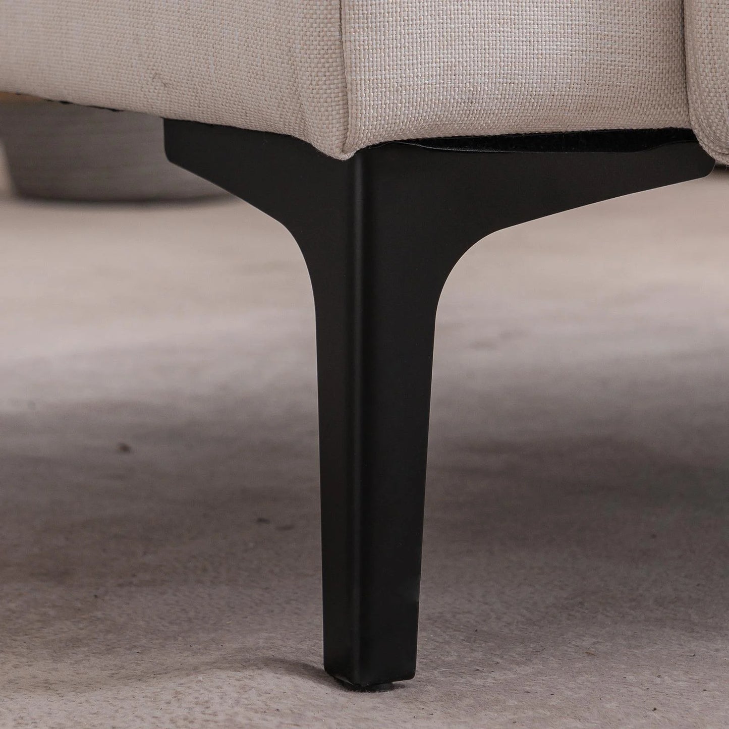 Elegant Mid-Century Linen Chair – Comfortable Beige Accent