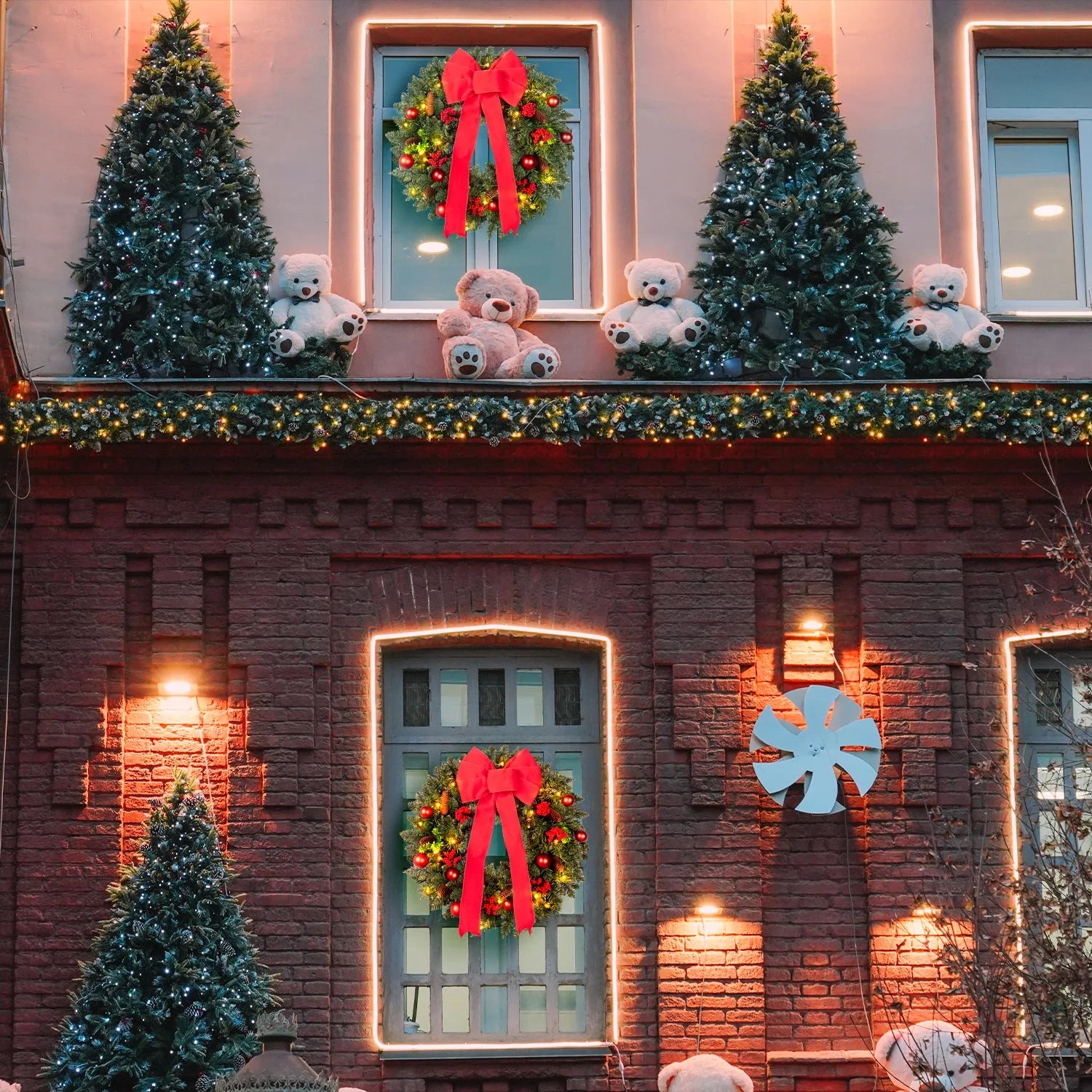 24-Inch Pre-Lit Artificial Evergreen Christmas Wreath with Bow and Lights for Indoor and Outdoor Holiday Decor, Green